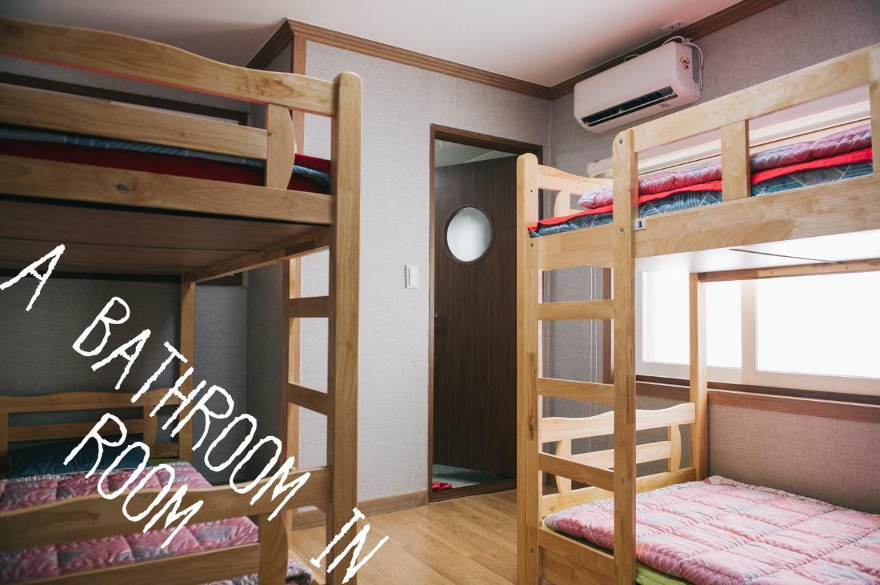 We Guesthouse Пусан Екстериор снимка
